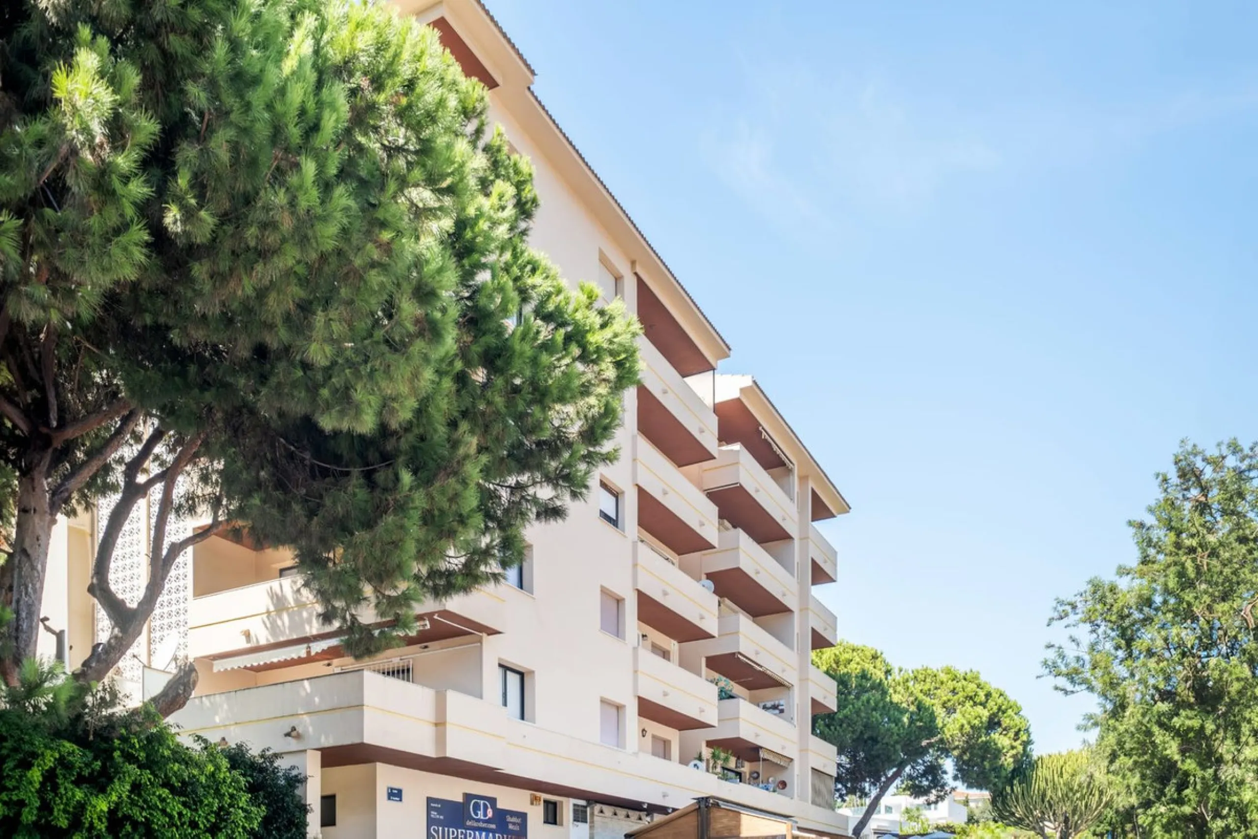 Apartment - Middle Floor Apartment в продаже в Marbella, Málaga. В доме 2 спален и 2 ванных комнат. Площадь дома 107 м²