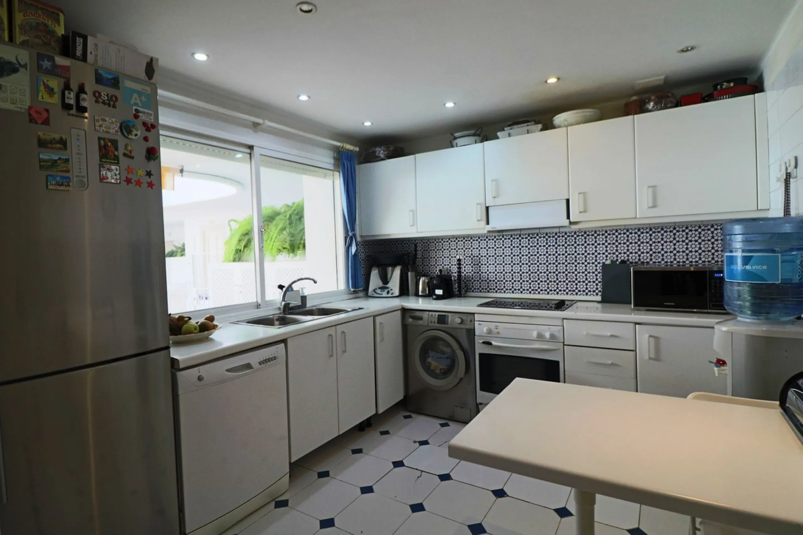 Splendid 2 bedroom luxury flat in one of the best urbanisations on Marbella's Golden Mile.
