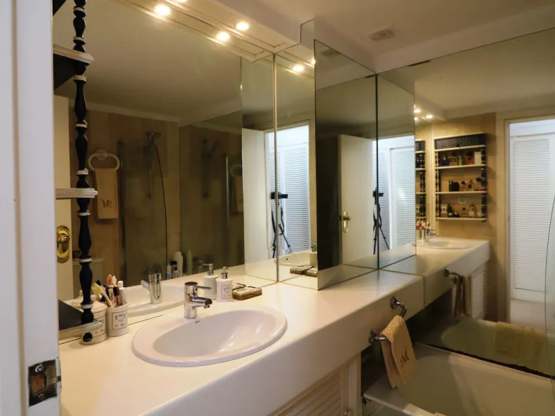 Splendid 2 bedroom luxury flat in one of the best urbanisations on Marbella's Golden Mile.