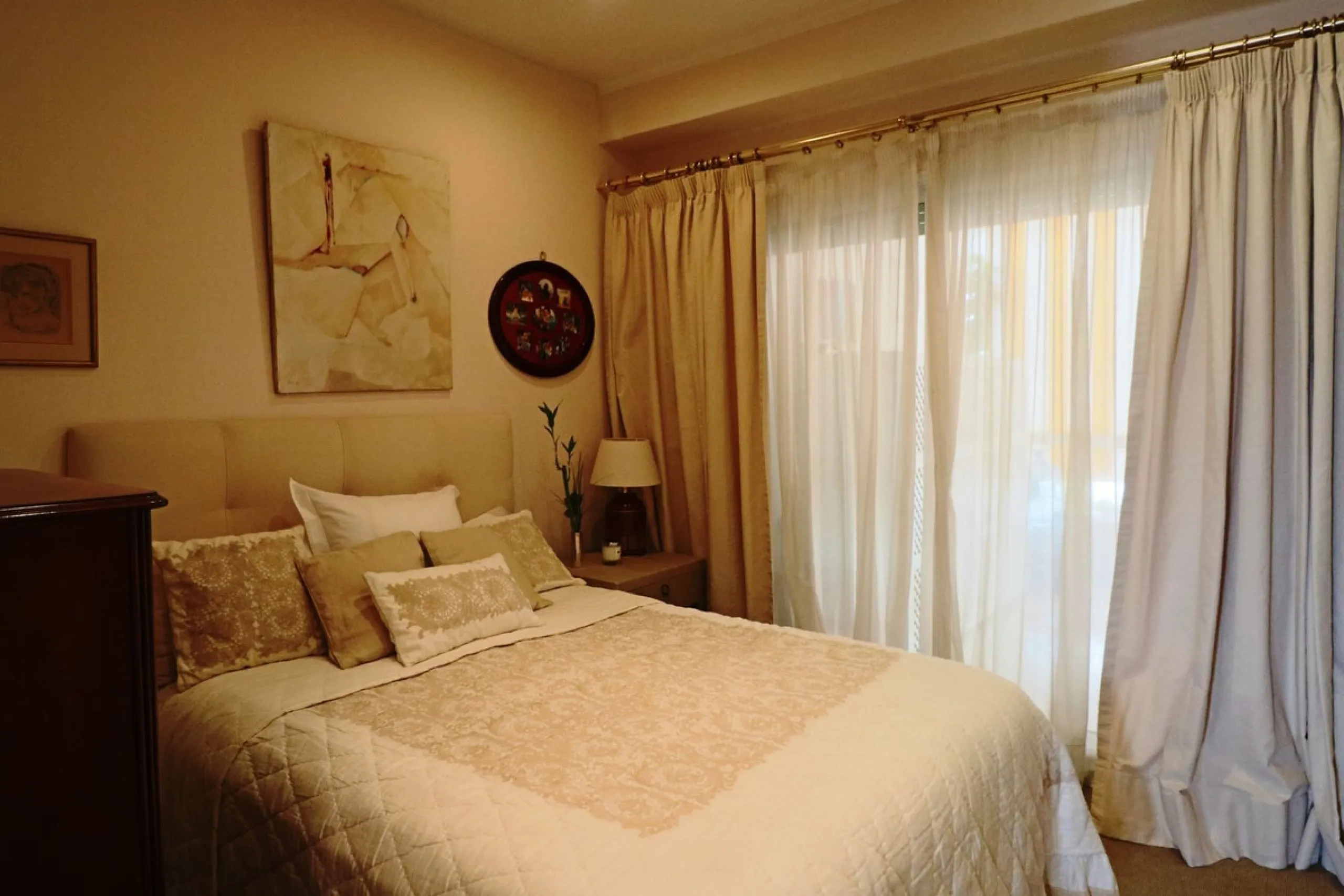 Splendid 2 bedroom luxury flat in one of the best urbanisations on Marbella's Golden Mile.