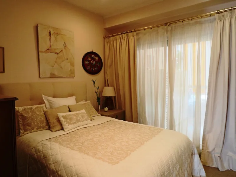 Splendid 2 bedroom luxury flat in one of the best urbanisations on Marbella's Golden Mile.