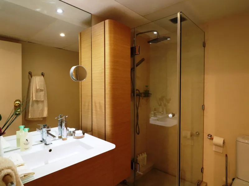 Splendid 2 bedroom luxury flat in one of the best urbanisations on Marbella's Golden Mile.