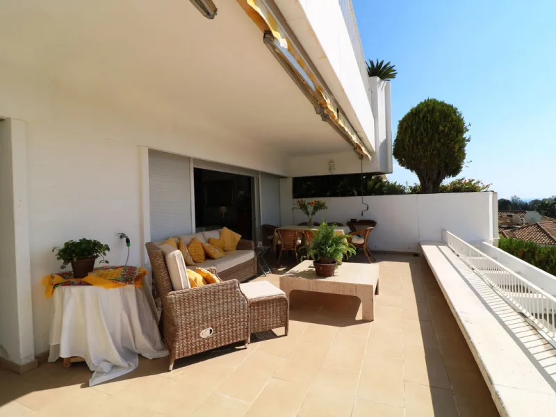 Splendid 2 bedroom luxury flat in one of the best urbanisations on Marbella's Golden Mile.
