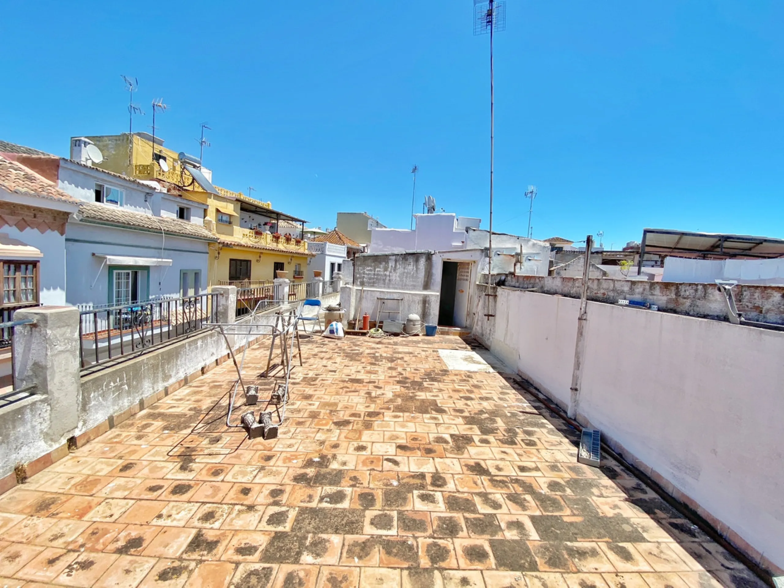 House located in the old town of Marbella composed of two floors, attic plus a large solarium terrace and beautiful views around the old town.