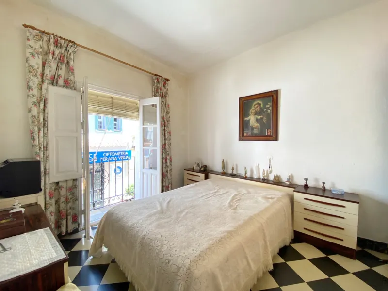 House located in the old town of Marbella composed of two floors, attic plus a large solarium terrace and beautiful views around the old town.
