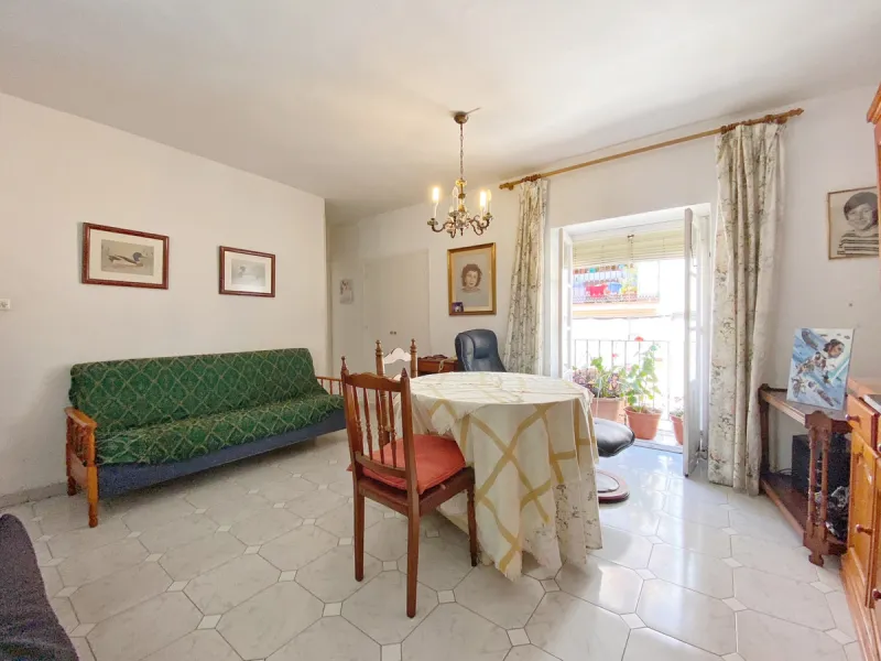 House located in the old town of Marbella composed of two floors, attic plus a large solarium terrace and beautiful views around the old town.