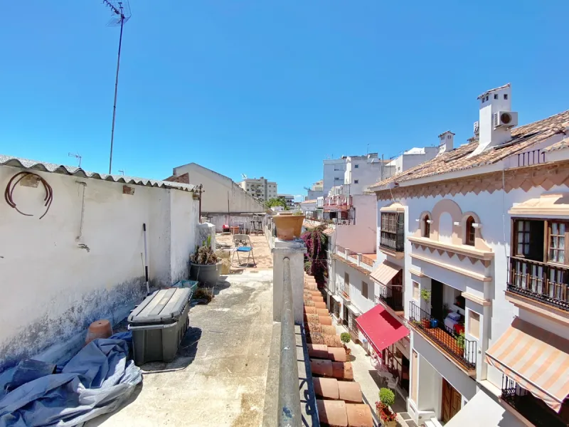 House located in the old town of Marbella composed of two floors, attic plus a large solarium terrace and beautiful views around the old town.