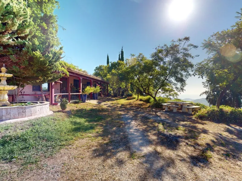 Between the Sierra de Almijara and the Mediterranean Sea lies this spectacular ecological finca of 4 hectares, bordering the natural park Maro-Cerro Gorde, which provides a haven of tranquillity and enormous privacy. The property has a plot of 35.955 squa