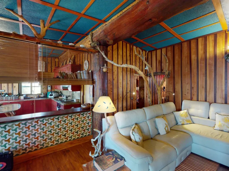 Between the Sierra de Almijara and the Mediterranean Sea lies this spectacular ecological finca of 4 hectares, bordering the natural park Maro-Cerro Gorde, which provides a haven of tranquillity and enormous privacy. The property has a plot of 35.955 squa