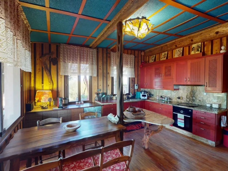 Between the Sierra de Almijara and the Mediterranean Sea lies this spectacular ecological finca of 4 hectares, bordering the natural park Maro-Cerro Gorde, which provides a haven of tranquillity and enormous privacy. The property has a plot of 35.955 squa