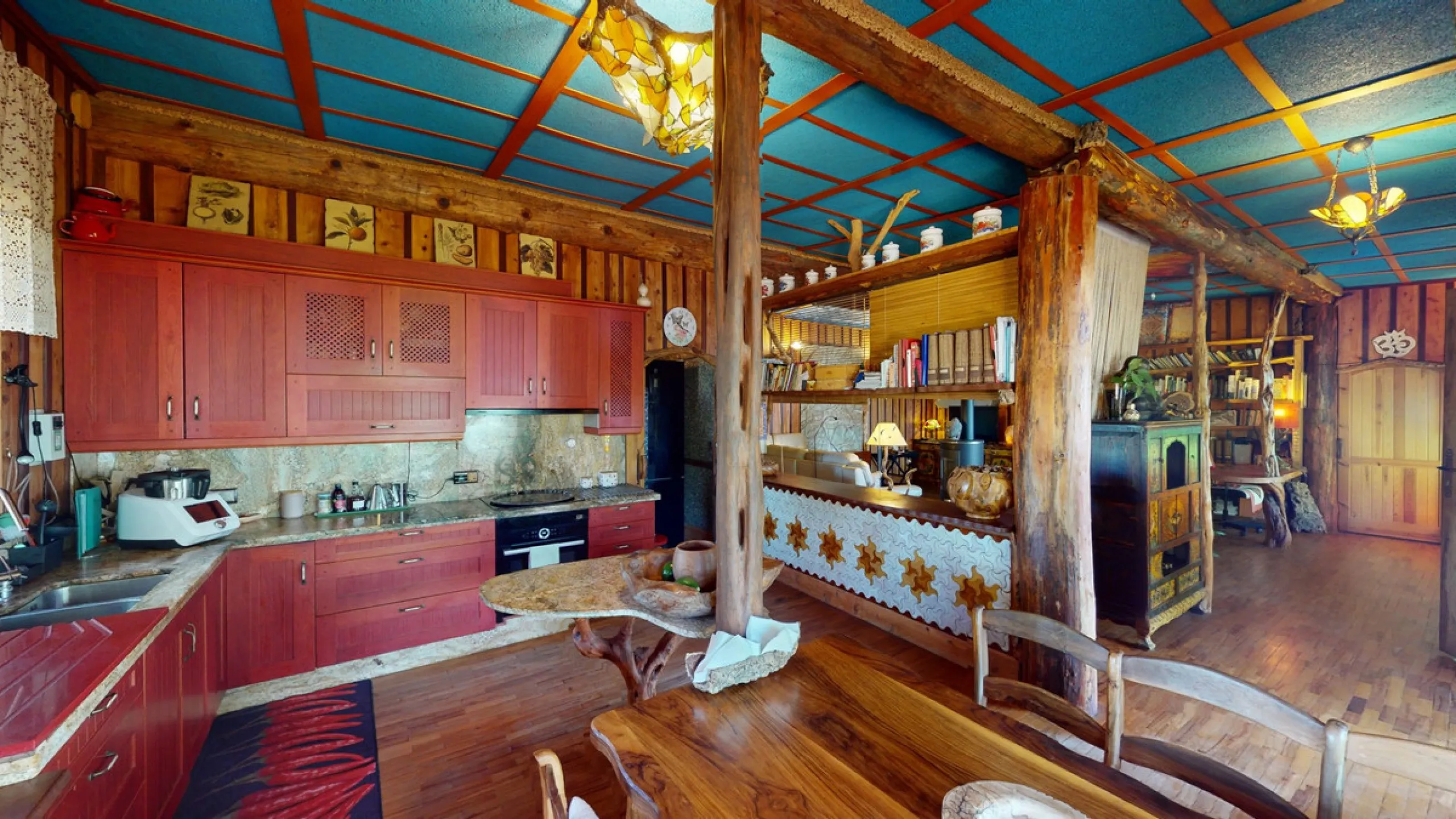 Between the Sierra de Almijara and the Mediterranean Sea lies this spectacular ecological finca of 4 hectares, bordering the natural park Maro-Cerro Gorde, which provides a haven of tranquillity and enormous privacy. The property has a plot of 35.955 squa