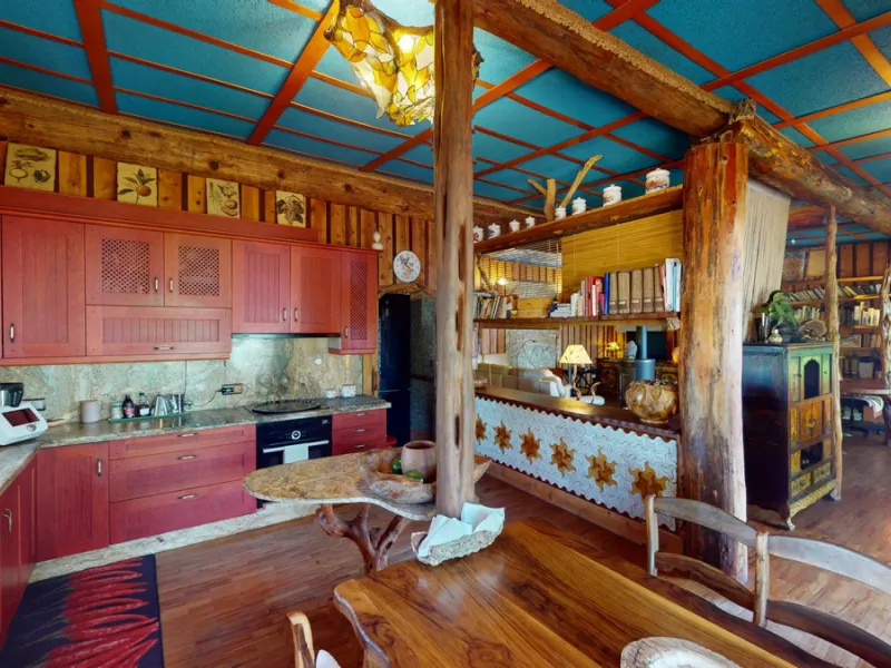Between the Sierra de Almijara and the Mediterranean Sea lies this spectacular ecological finca of 4 hectares, bordering the natural park Maro-Cerro Gorde, which provides a haven of tranquillity and enormous privacy. The property has a plot of 35.955 squa