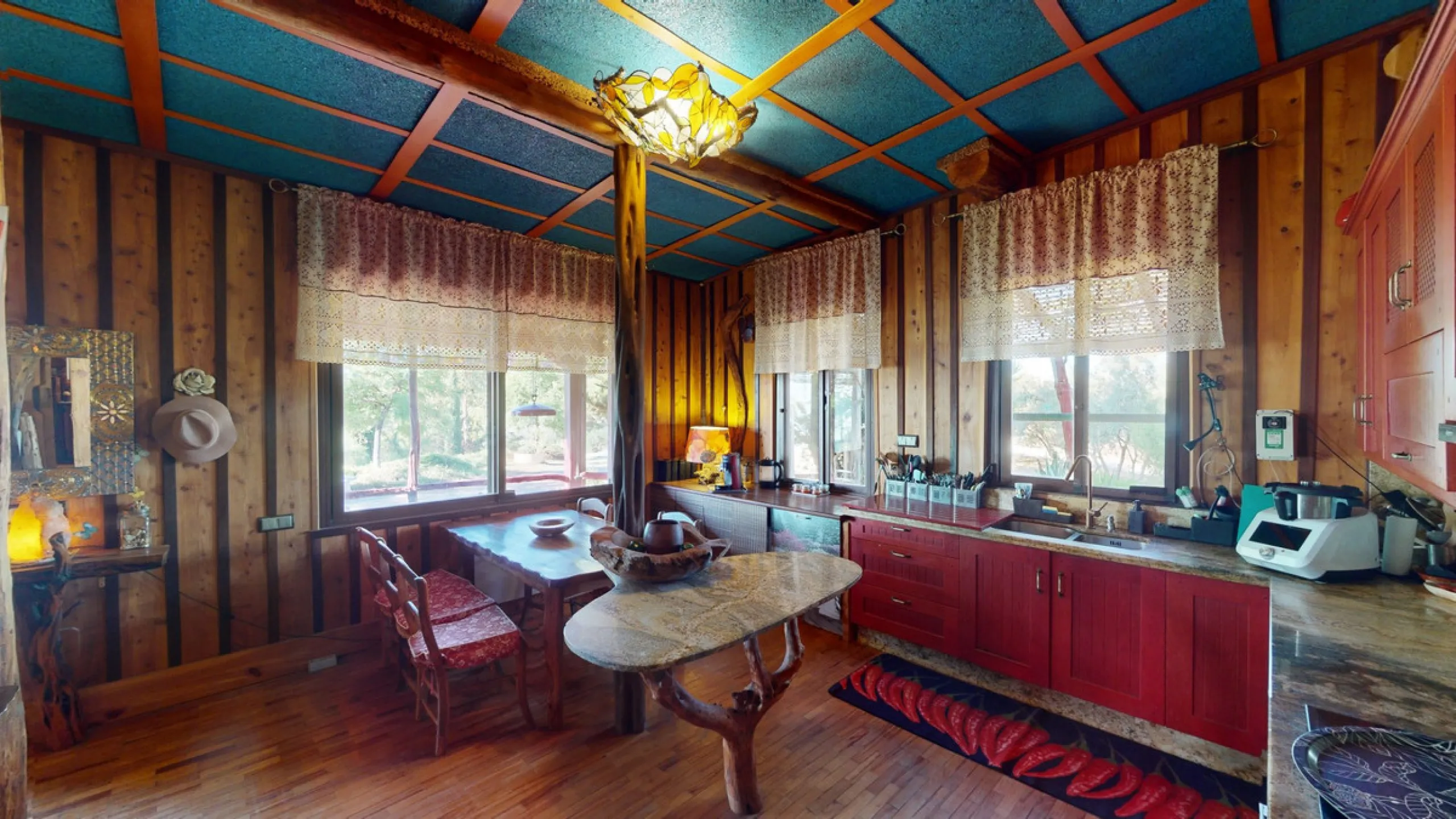 Between the Sierra de Almijara and the Mediterranean Sea lies this spectacular ecological finca of 4 hectares, bordering the natural park Maro-Cerro Gorde, which provides a haven of tranquillity and enormous privacy. The property has a plot of 35.955 squa