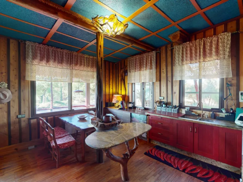 Between the Sierra de Almijara and the Mediterranean Sea lies this spectacular ecological finca of 4 hectares, bordering the natural park Maro-Cerro Gorde, which provides a haven of tranquillity and enormous privacy. The property has a plot of 35.955 squa