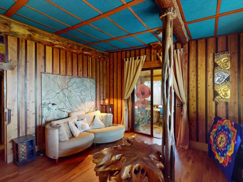 Between the Sierra de Almijara and the Mediterranean Sea lies this spectacular ecological finca of 4 hectares, bordering the natural park Maro-Cerro Gorde, which provides a haven of tranquillity and enormous privacy. The property has a plot of 35.955 squa
