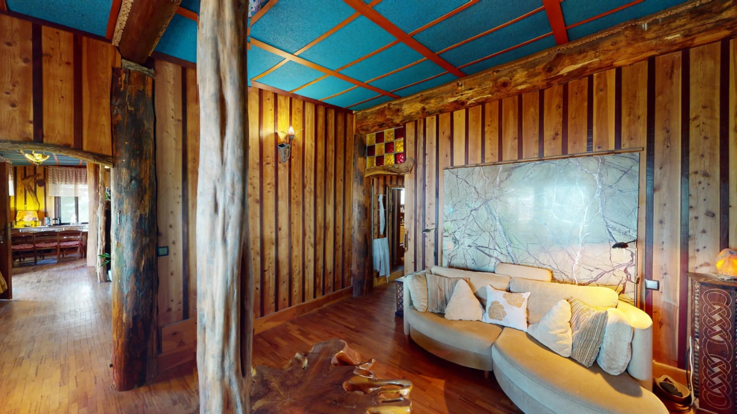 Between the Sierra de Almijara and the Mediterranean Sea lies this spectacular ecological finca of 4 hectares, bordering the natural park Maro-Cerro Gorde, which provides a haven of tranquillity and enormous privacy. The property has a plot of 35.955 squa