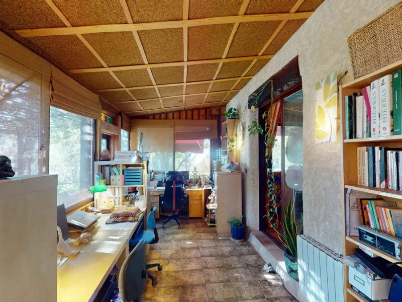 Between the Sierra de Almijara and the Mediterranean Sea lies this spectacular ecological finca of 4 hectares, bordering the natural park Maro-Cerro Gorde, which provides a haven of tranquillity and enormous privacy. The property has a plot of 35.955 squa