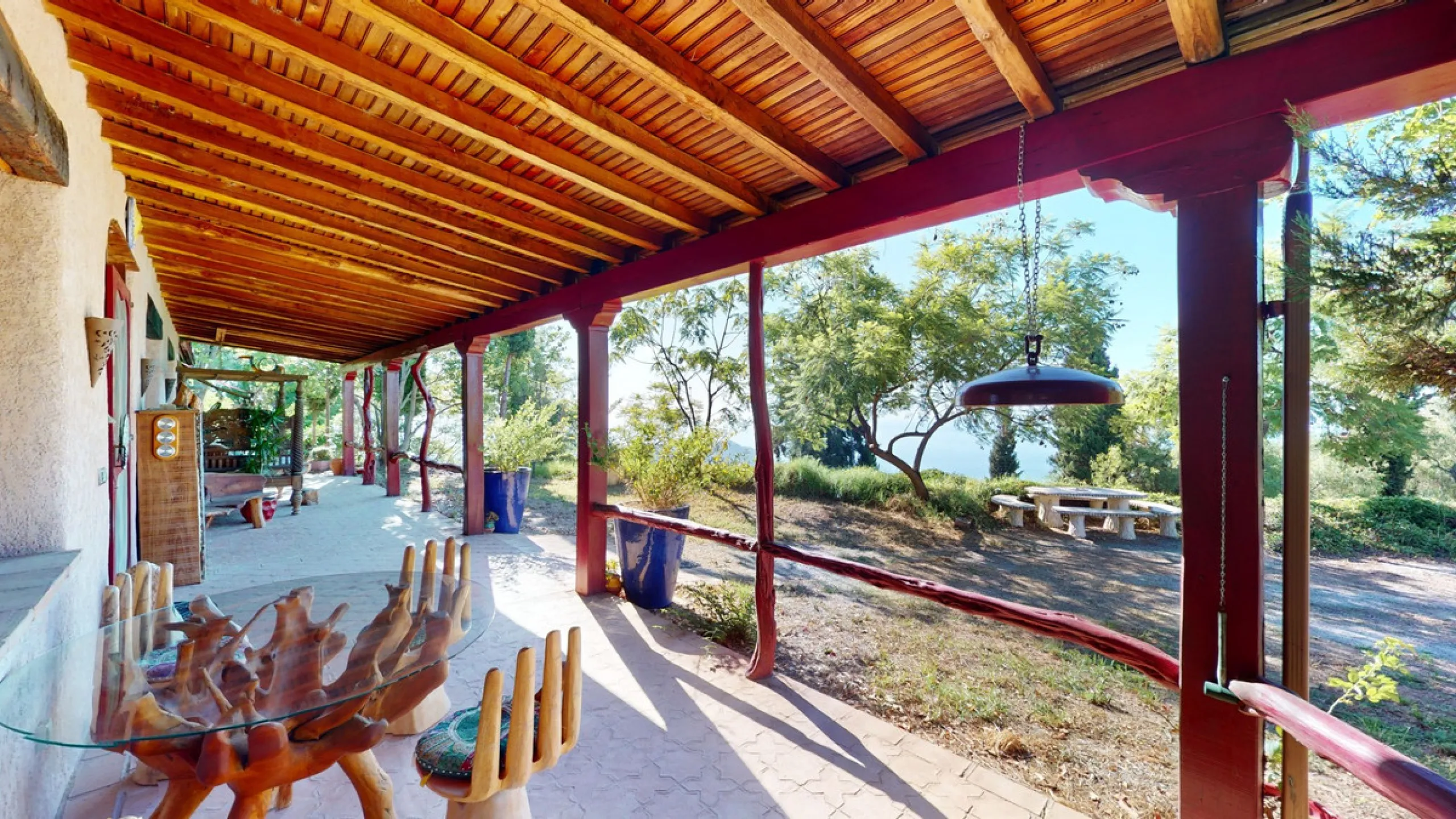 Between the Sierra de Almijara and the Mediterranean Sea lies this spectacular ecological finca of 4 hectares, bordering the natural park Maro-Cerro Gorde, which provides a haven of tranquillity and enormous privacy. The property has a plot of 35.955 squa
