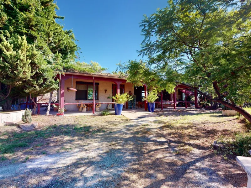 Between the Sierra de Almijara and the Mediterranean Sea lies this spectacular ecological finca of 4 hectares, bordering the natural park Maro-Cerro Gorde, which provides a haven of tranquillity and enormous privacy. The property has a plot of 35.955 squa