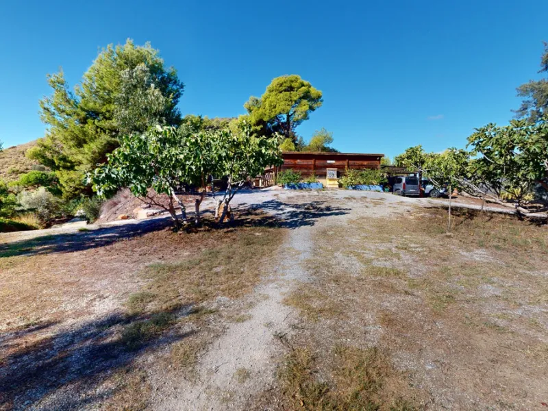 Between the Sierra de Almijara and the Mediterranean Sea lies this spectacular ecological finca of 4 hectares, bordering the natural park Maro-Cerro Gorde, which provides a haven of tranquillity and enormous privacy. The property has a plot of 35.955 squa