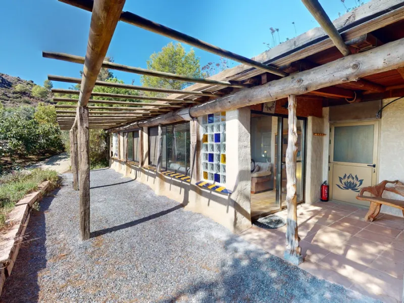 Between the Sierra de Almijara and the Mediterranean Sea lies this spectacular ecological finca of 4 hectares, bordering the natural park Maro-Cerro Gorde, which provides a haven of tranquillity and enormous privacy. The property has a plot of 35.955 squa
