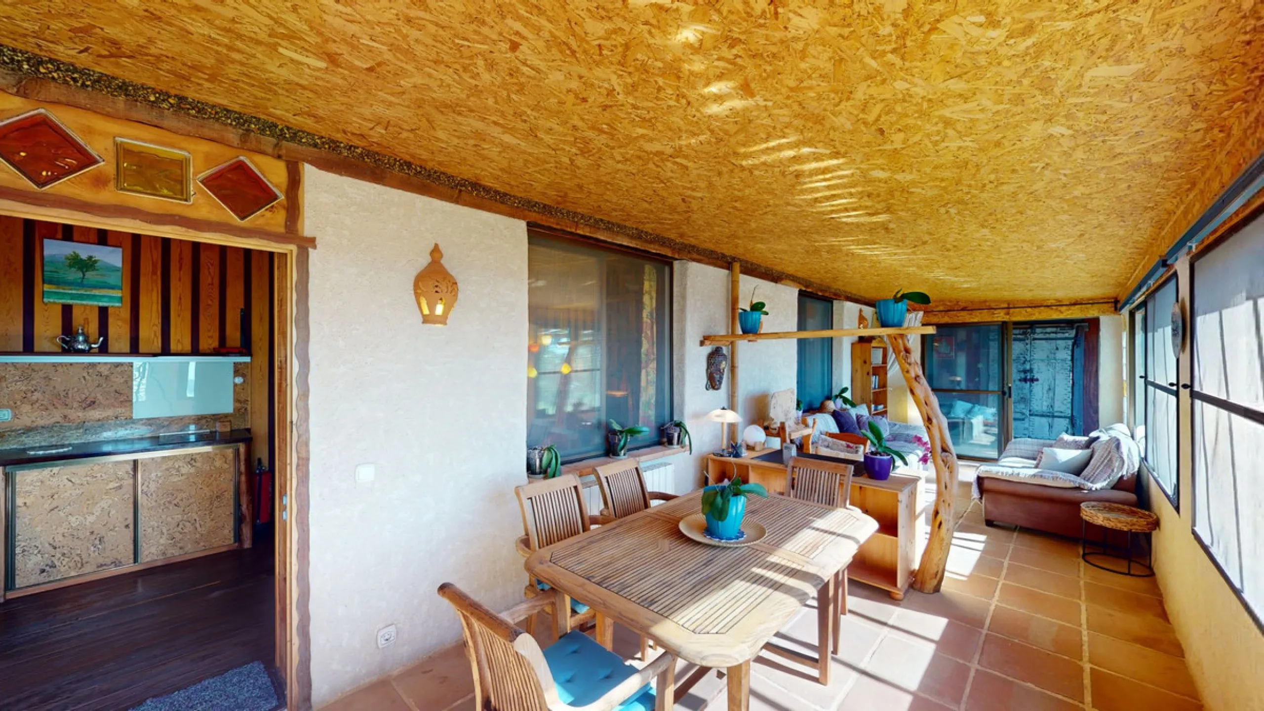 Between the Sierra de Almijara and the Mediterranean Sea lies this spectacular ecological finca of 4 hectares, bordering the natural park Maro-Cerro Gorde, which provides a haven of tranquillity and enormous privacy. The property has a plot of 35.955 squa