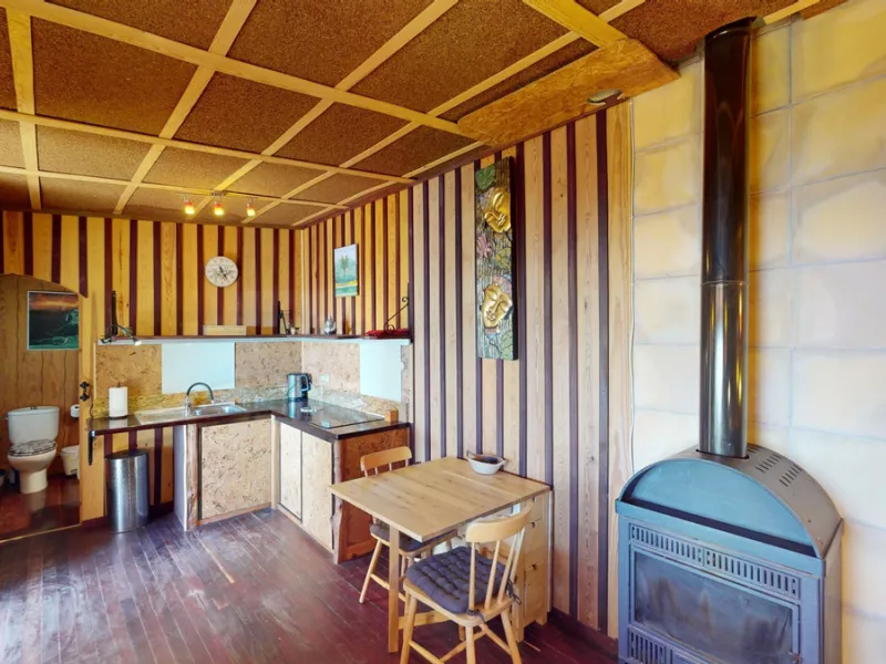 Between the Sierra de Almijara and the Mediterranean Sea lies this spectacular ecological finca of 4 hectares, bordering the natural park Maro-Cerro Gorde, which provides a haven of tranquillity and enormous privacy. The property has a plot of 35.955 squa
