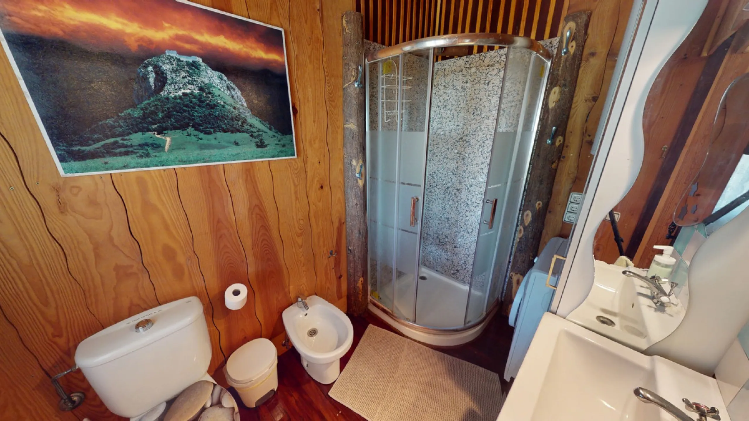 Between the Sierra de Almijara and the Mediterranean Sea lies this spectacular ecological finca of 4 hectares, bordering the natural park Maro-Cerro Gorde, which provides a haven of tranquillity and enormous privacy. The property has a plot of 35.955 squa