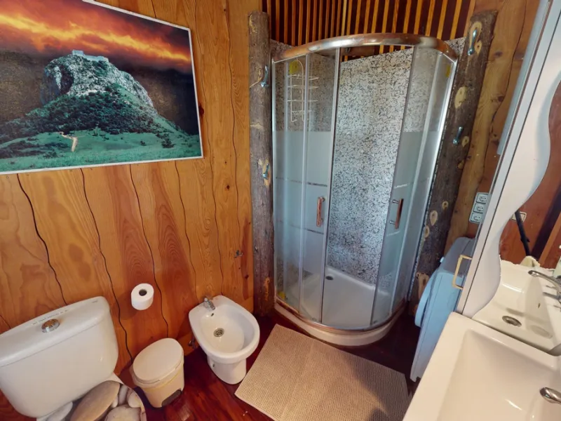 Between the Sierra de Almijara and the Mediterranean Sea lies this spectacular ecological finca of 4 hectares, bordering the natural park Maro-Cerro Gorde, which provides a haven of tranquillity and enormous privacy. The property has a plot of 35.955 squa