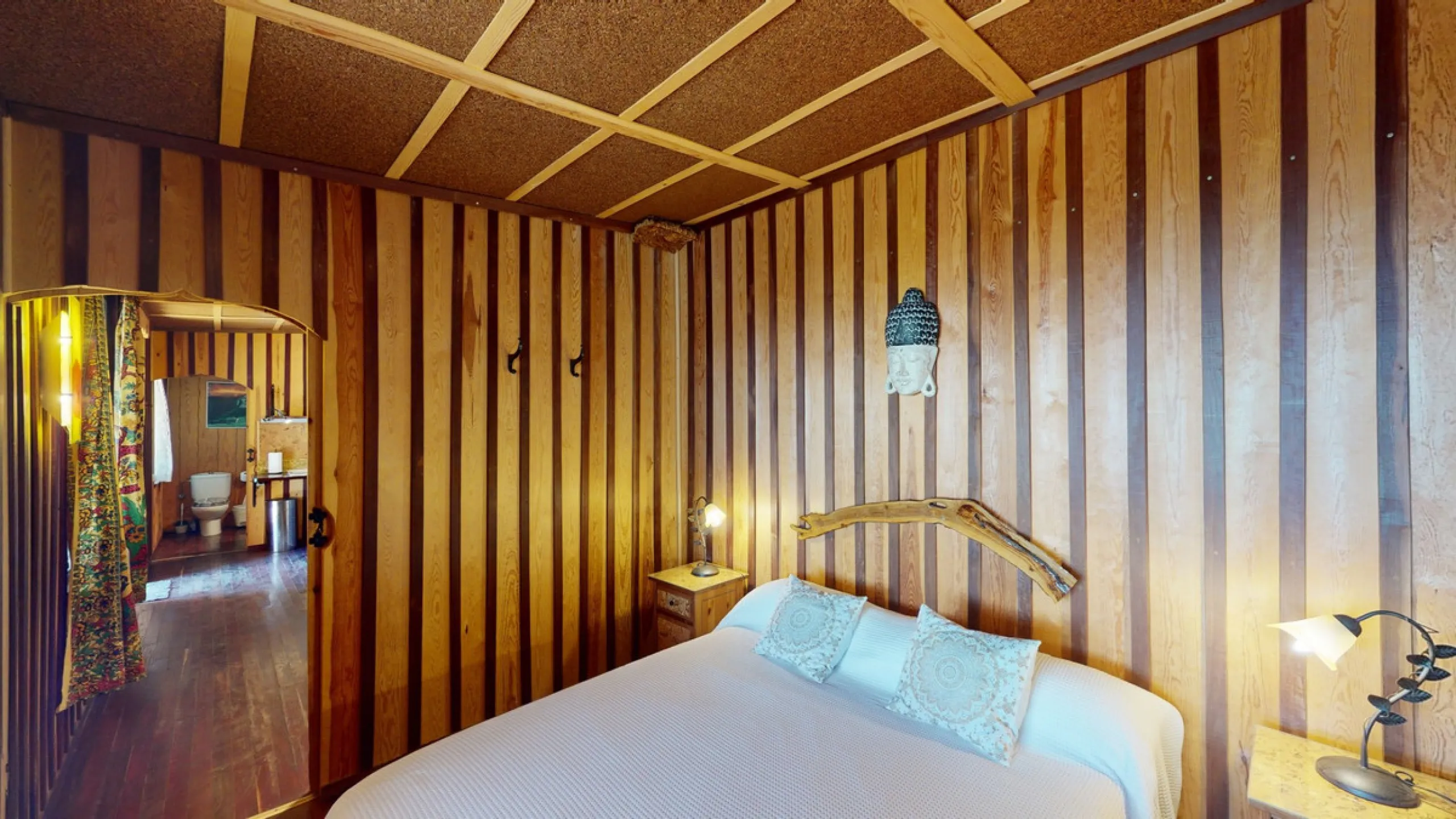 Between the Sierra de Almijara and the Mediterranean Sea lies this spectacular ecological finca of 4 hectares, bordering the natural park Maro-Cerro Gorde, which provides a haven of tranquillity and enormous privacy. The property has a plot of 35.955 squa