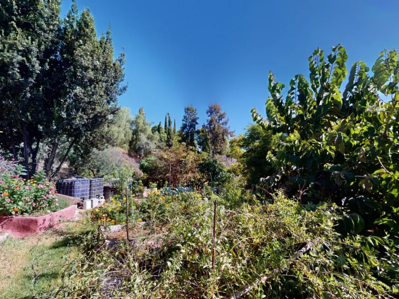 Between the Sierra de Almijara and the Mediterranean Sea lies this spectacular ecological finca of 4 hectares, bordering the natural park Maro-Cerro Gorde, which provides a haven of tranquillity and enormous privacy. The property has a plot of 35.955 squa