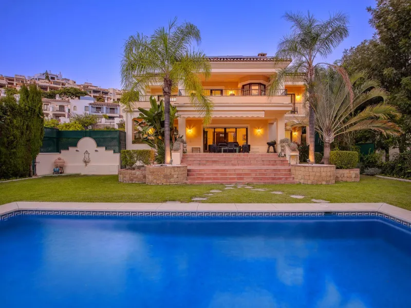 The transition from an apartment to a house, or from a bustling city to a residential area, is something many of us have experienced at some point in our lives. You might be one of these individuals, or perhaps you're coming from another home near a golf 