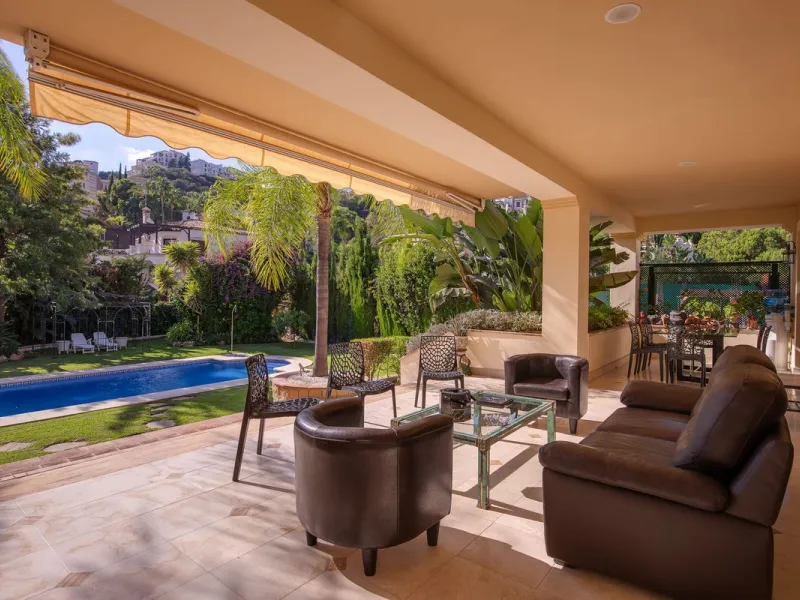 The transition from an apartment to a house, or from a bustling city to a residential area, is something many of us have experienced at some point in our lives. You might be one of these individuals, or perhaps you're coming from another home near a golf 
