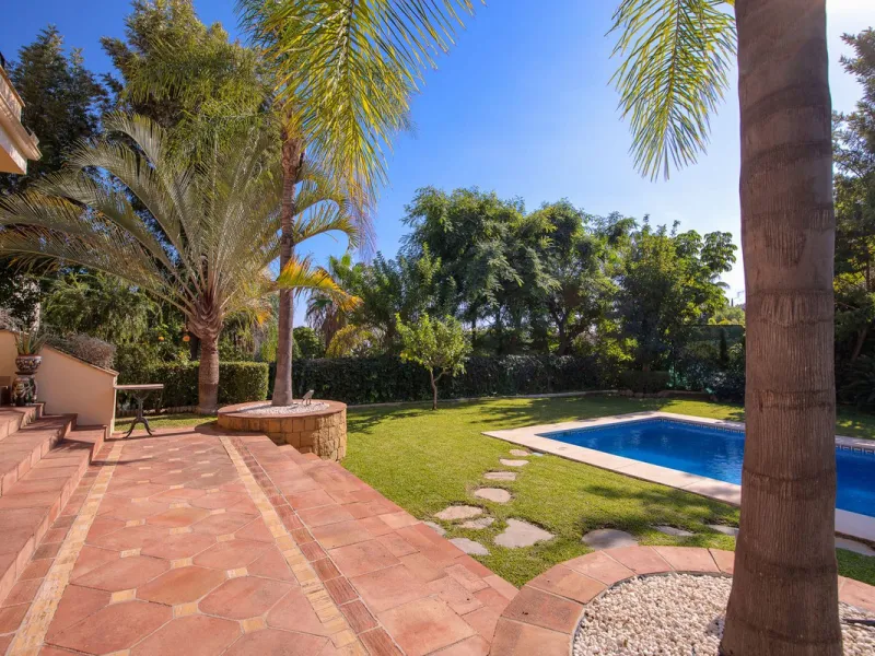 The transition from an apartment to a house, or from a bustling city to a residential area, is something many of us have experienced at some point in our lives. You might be one of these individuals, or perhaps you're coming from another home near a golf 