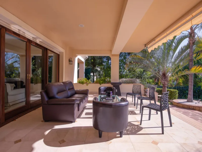 The transition from an apartment to a house, or from a bustling city to a residential area, is something many of us have experienced at some point in our lives. You might be one of these individuals, or perhaps you're coming from another home near a golf 