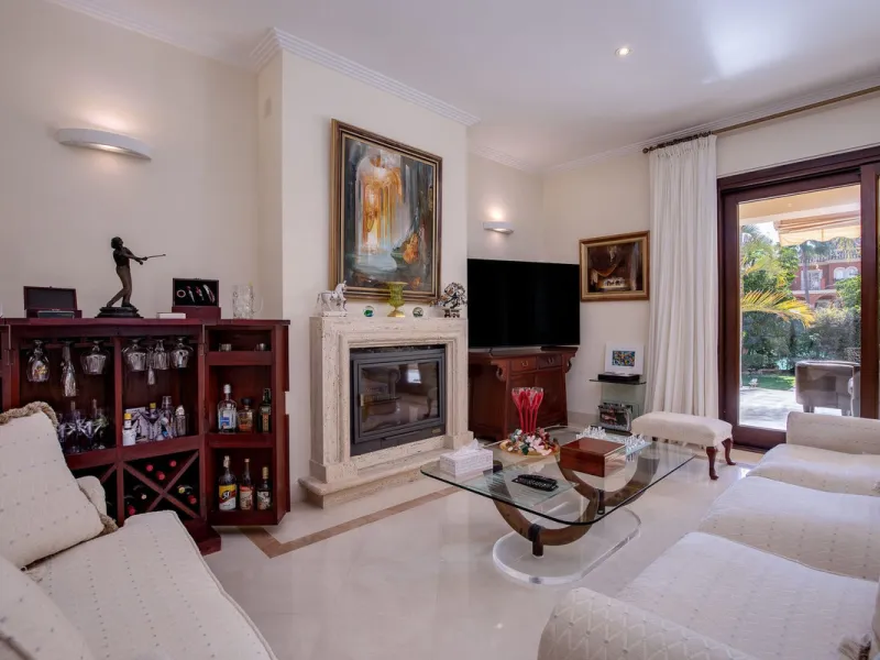 The transition from an apartment to a house, or from a bustling city to a residential area, is something many of us have experienced at some point in our lives. You might be one of these individuals, or perhaps you're coming from another home near a golf 