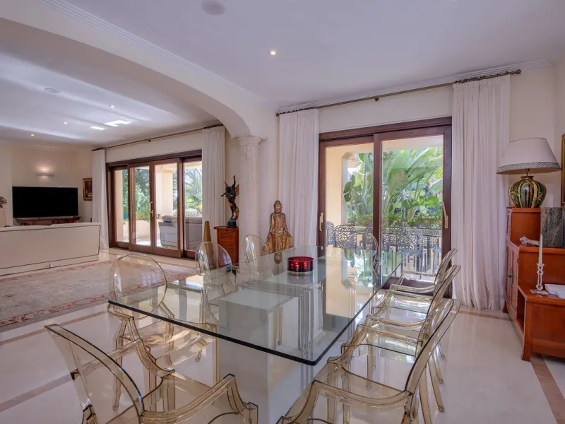 The transition from an apartment to a house, or from a bustling city to a residential area, is something many of us have experienced at some point in our lives. You might be one of these individuals, or perhaps you're coming from another home near a golf 
