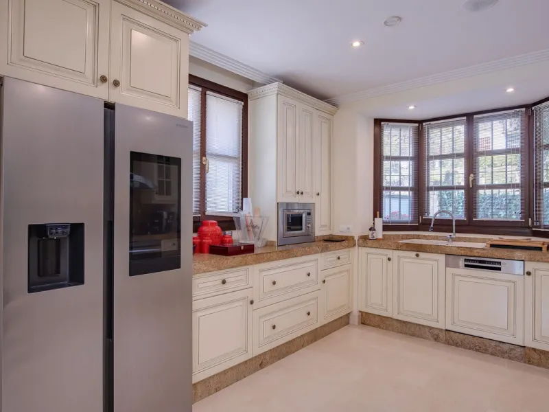 The transition from an apartment to a house, or from a bustling city to a residential area, is something many of us have experienced at some point in our lives. You might be one of these individuals, or perhaps you're coming from another home near a golf 