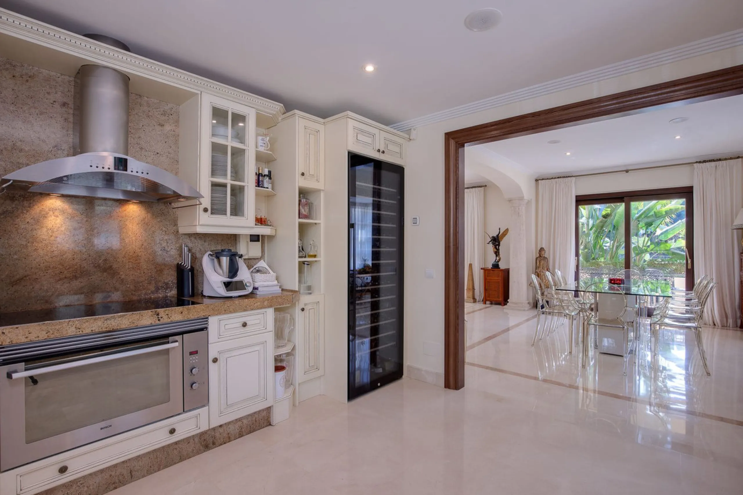 The transition from an apartment to a house, or from a bustling city to a residential area, is something many of us have experienced at some point in our lives. You might be one of these individuals, or perhaps you're coming from another home near a golf 