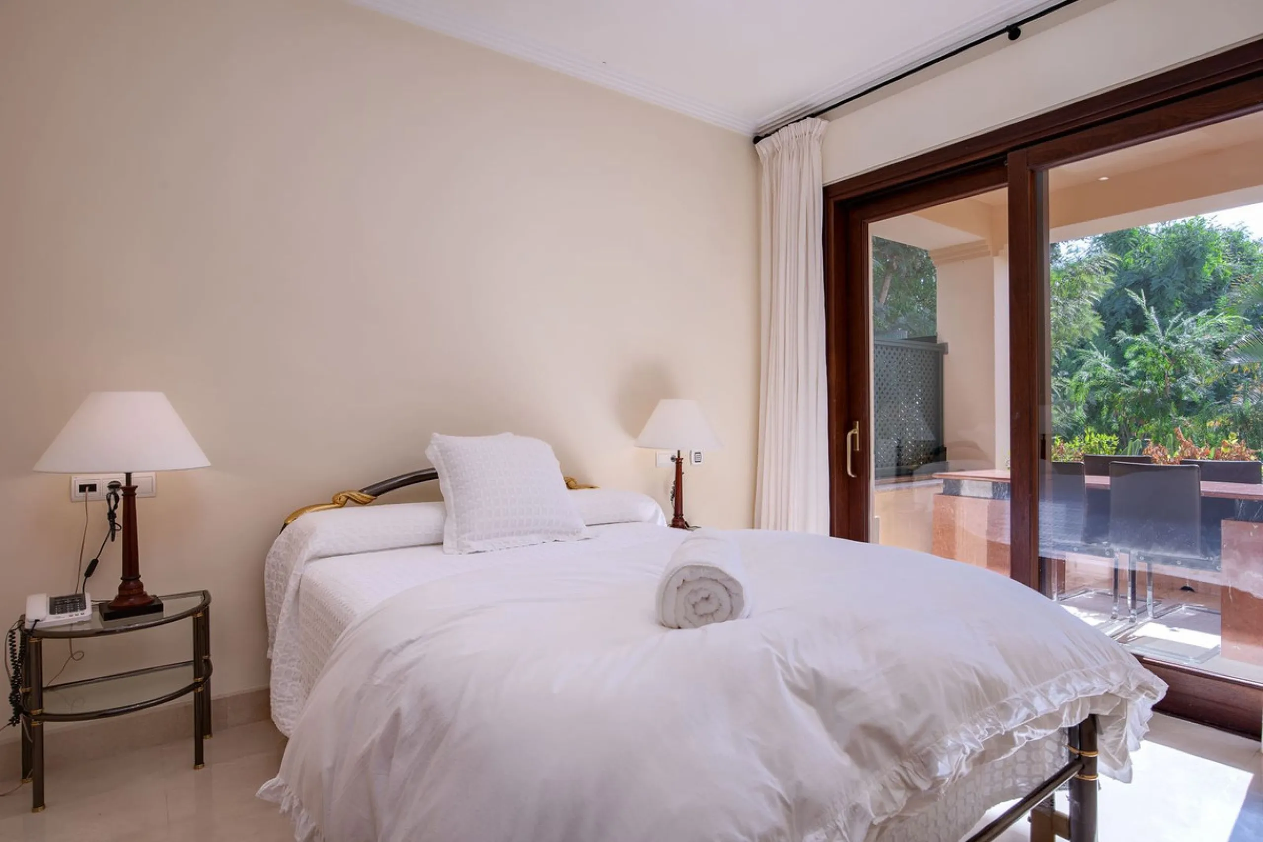 The transition from an apartment to a house, or from a bustling city to a residential area, is something many of us have experienced at some point in our lives. You might be one of these individuals, or perhaps you're coming from another home near a golf 