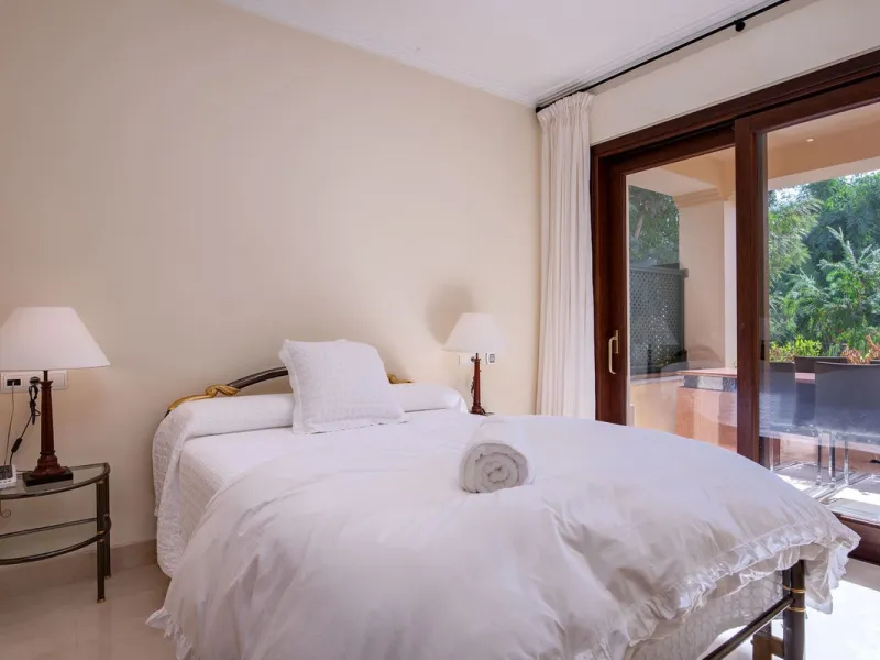 The transition from an apartment to a house, or from a bustling city to a residential area, is something many of us have experienced at some point in our lives. You might be one of these individuals, or perhaps you're coming from another home near a golf 
