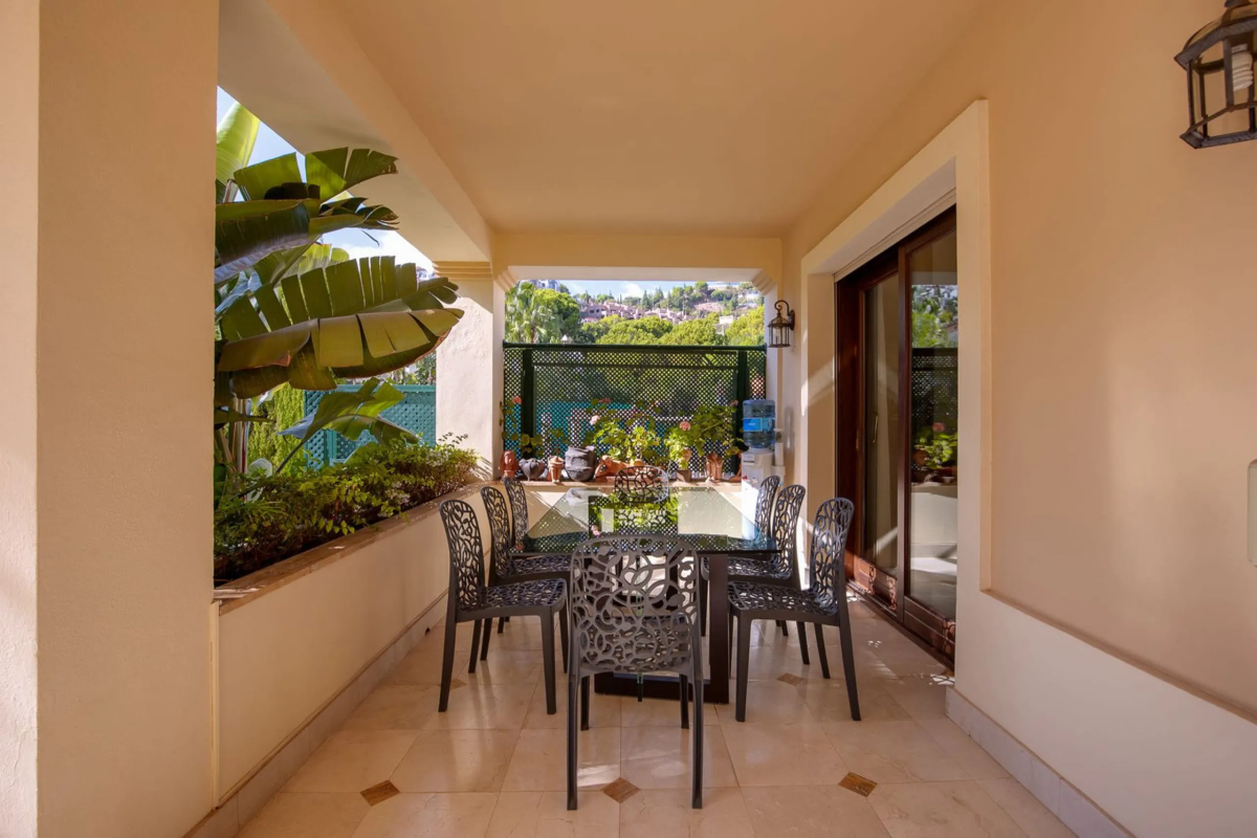 The transition from an apartment to a house, or from a bustling city to a residential area, is something many of us have experienced at some point in our lives. You might be one of these individuals, or perhaps you're coming from another home near a golf 