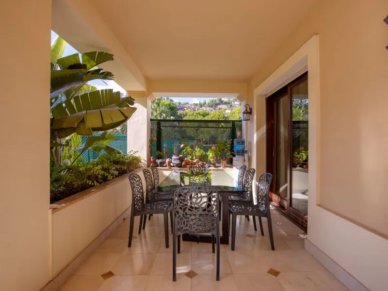 The transition from an apartment to a house, or from a bustling city to a residential area, is something many of us have experienced at some point in our lives. You might be one of these individuals, or perhaps you're coming from another home near a golf 