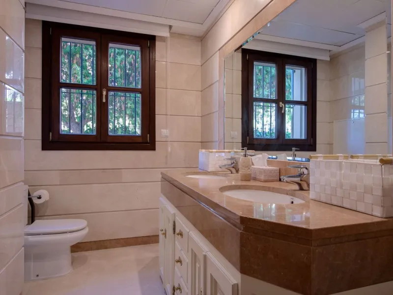The transition from an apartment to a house, or from a bustling city to a residential area, is something many of us have experienced at some point in our lives. You might be one of these individuals, or perhaps you're coming from another home near a golf 