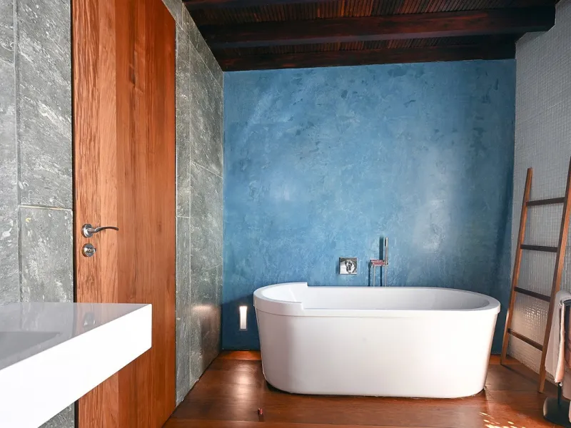 In the heart of Málaga's historic center, this absolutely exceptional property is located. The building, constructed in 1900, was rehabilitated by a renowned Spanish architect, respecting its original essence while incorporating high-quality finishes and 