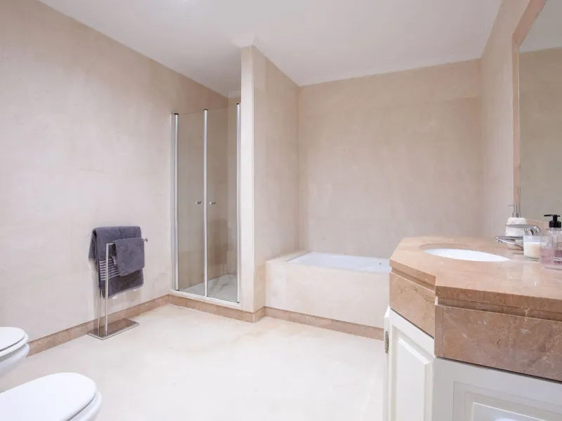 The transition from an apartment to a house, or from a bustling city to a residential area, is something many of us have experienced at some point in our lives. You might be one of these individuals, or perhaps you're coming from another home near a golf 