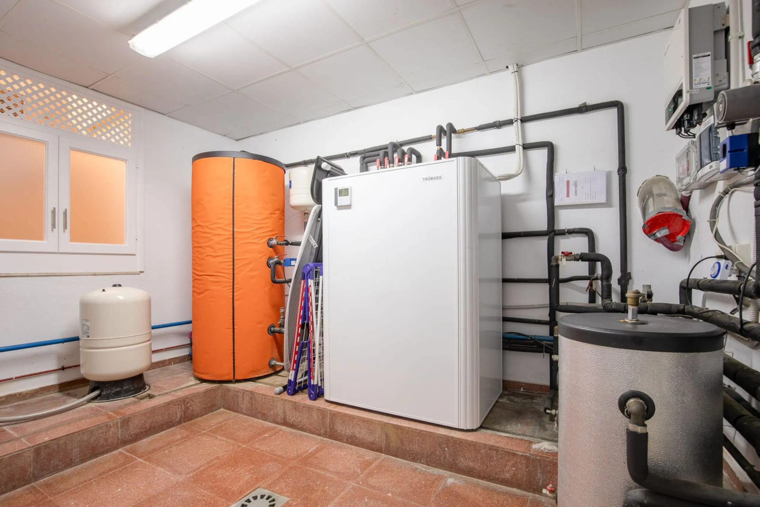 The transition from an apartment to a house, or from a bustling city to a residential area, is something many of us have experienced at some point in our lives. You might be one of these individuals, or perhaps you're coming from another home near a golf 