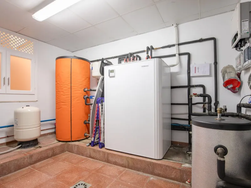 The transition from an apartment to a house, or from a bustling city to a residential area, is something many of us have experienced at some point in our lives. You might be one of these individuals, or perhaps you're coming from another home near a golf 