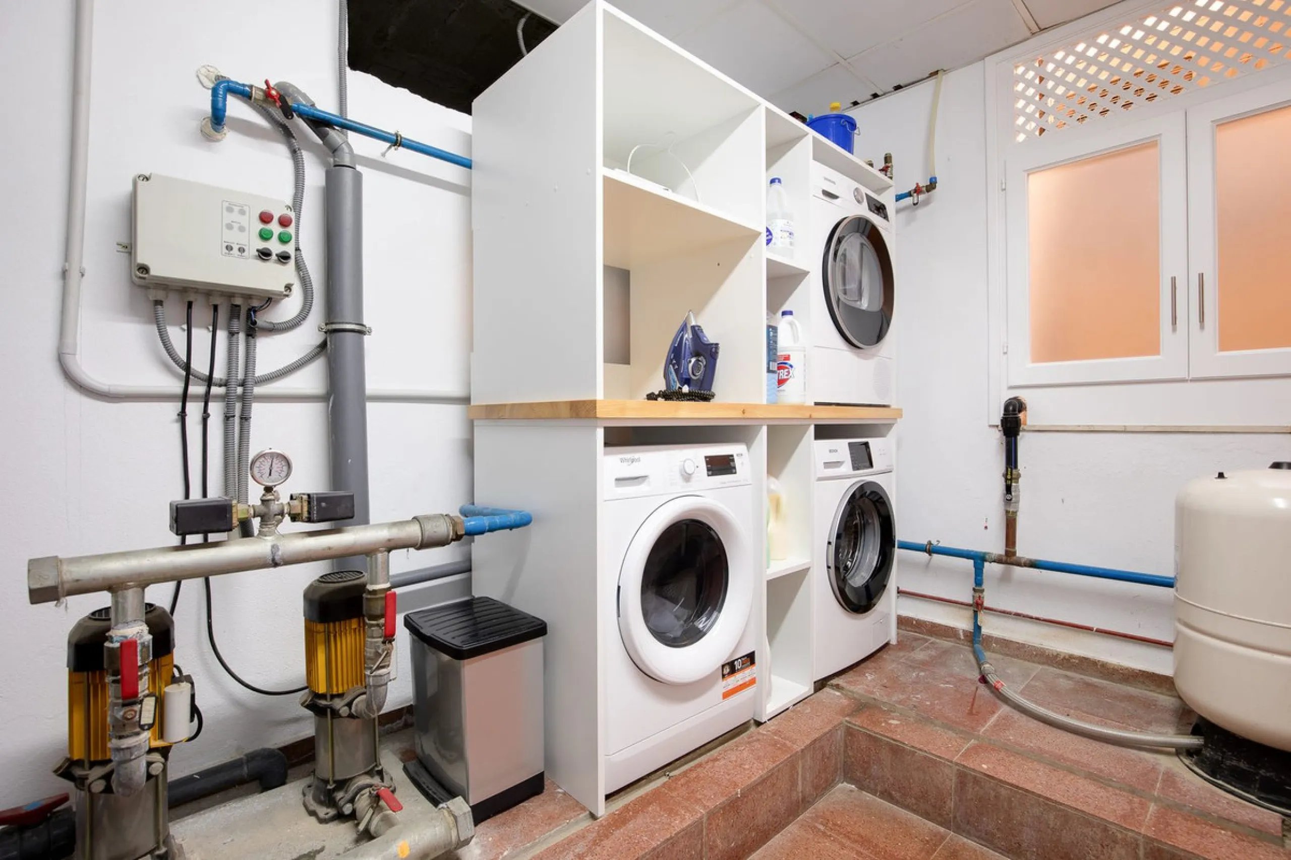 The transition from an apartment to a house, or from a bustling city to a residential area, is something many of us have experienced at some point in our lives. You might be one of these individuals, or perhaps you're coming from another home near a golf 