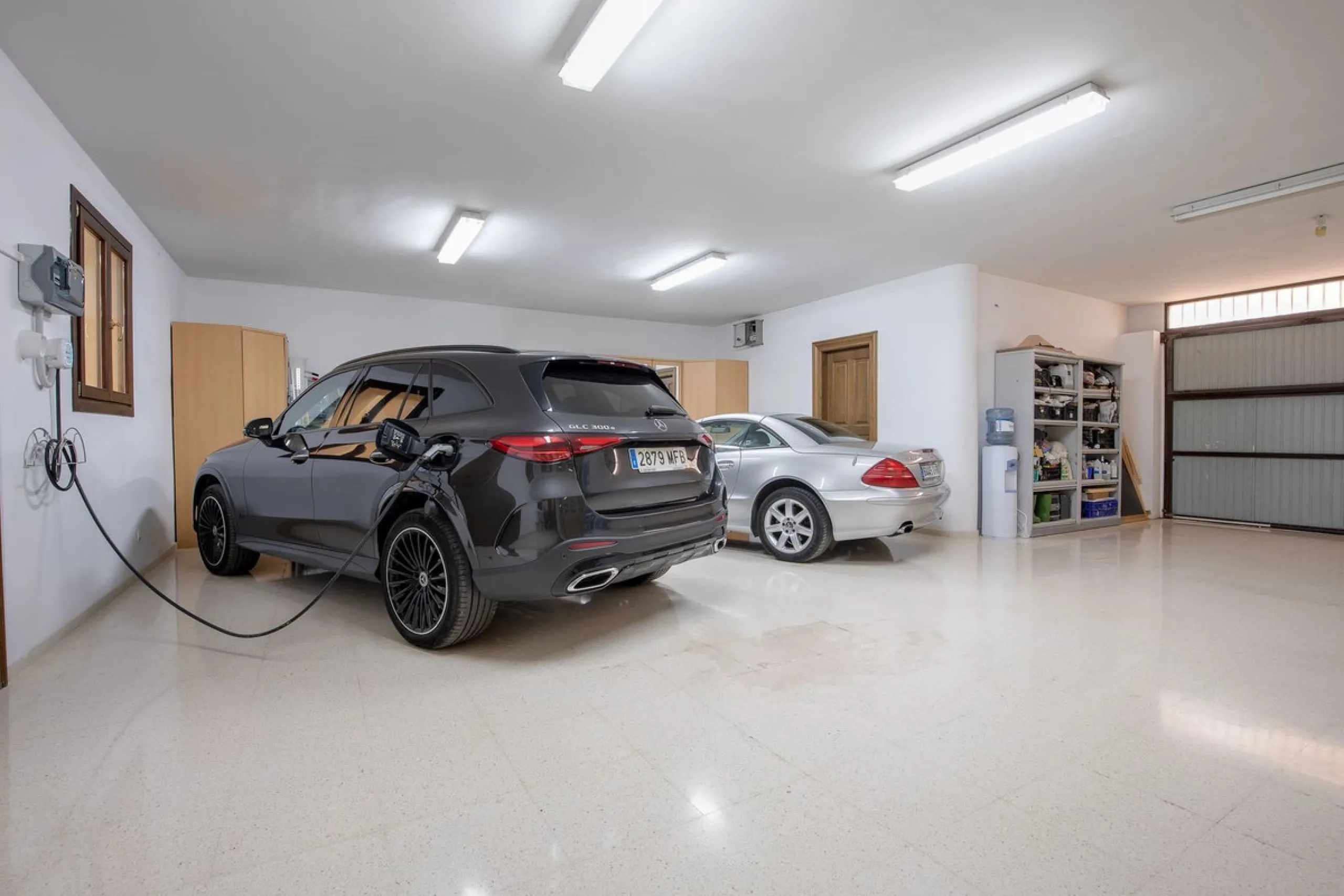The transition from an apartment to a house, or from a bustling city to a residential area, is something many of us have experienced at some point in our lives. You might be one of these individuals, or perhaps you're coming from another home near a golf 
